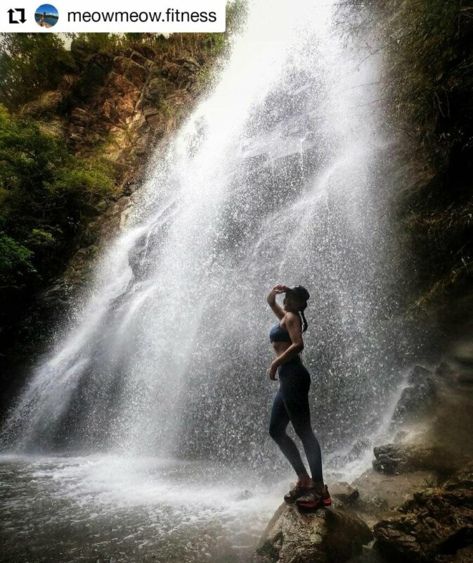 在小夏威夷瀑布前拍照，是不少山系女孩的指定動作。