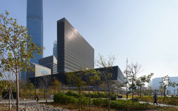 西九M+-M+是全球最大的現代與當代視覺文化博物館之一。