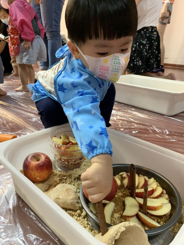 Playgroup點揀好-Mixed-Age Messy Play