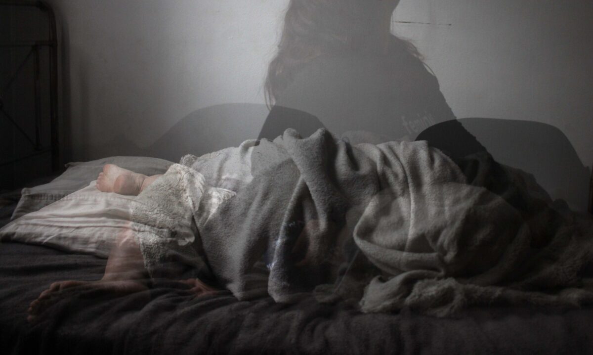《難眠夜》獨自渡過這孤枕難眠的晚上… 難眠夜